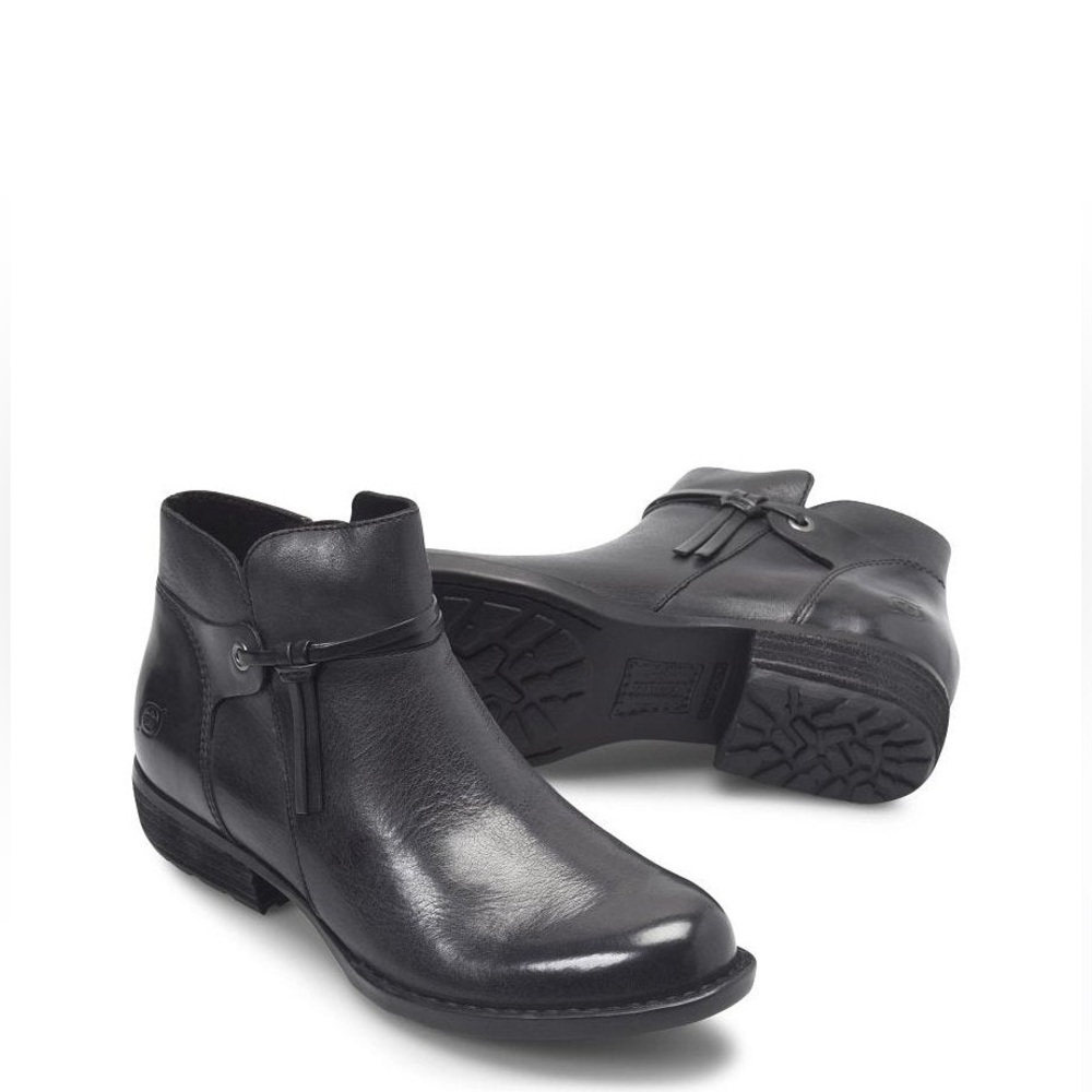 NIB Born Women’s Kimmie Black Leather Booties in size 7